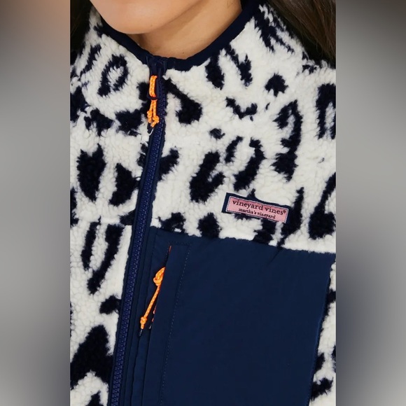 Vineyard Vines SuperShep Leopard Print High Pile Fleece Vest, Size S - Picture 4 of 16